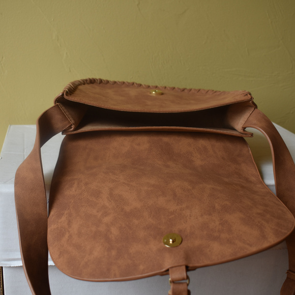 JustFab Saddle Bag Purse - Picture 4 of 4